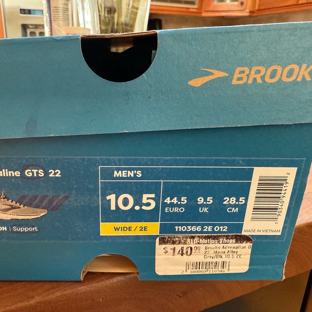 Brooks Adrenaline GTS 22 Running Shoes NWT